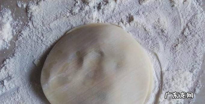 香炸韭菜饺子皮的做法