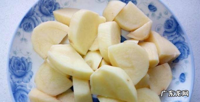 鸡脖子炖土豆的家常做法