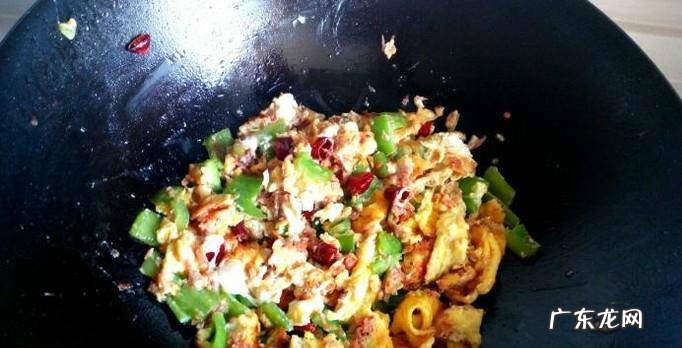双椒炒虾酱鸡蛋的家常做法