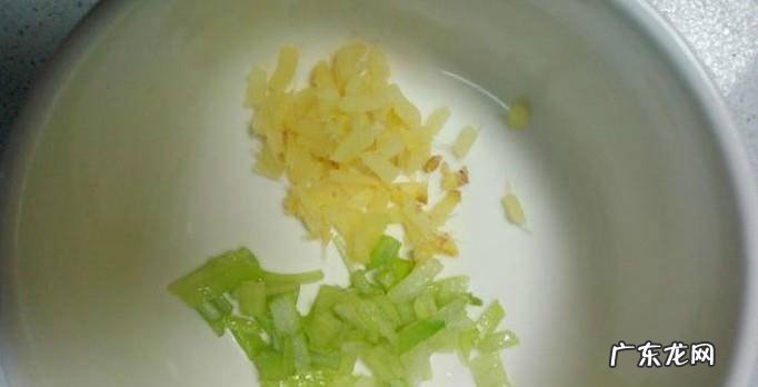 双椒炒虾酱鸡蛋的家常做法