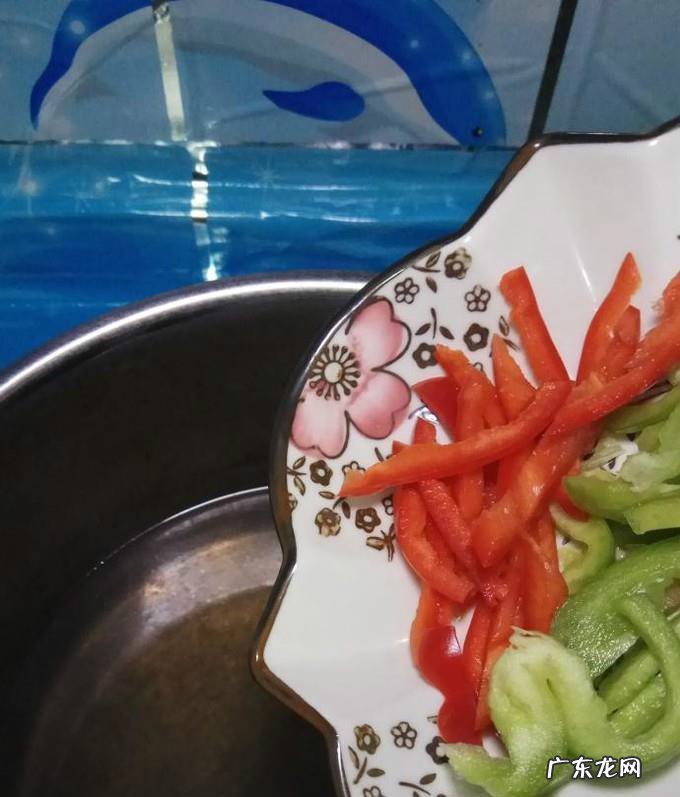 怎样做美味的凉拌彩椒双耳
