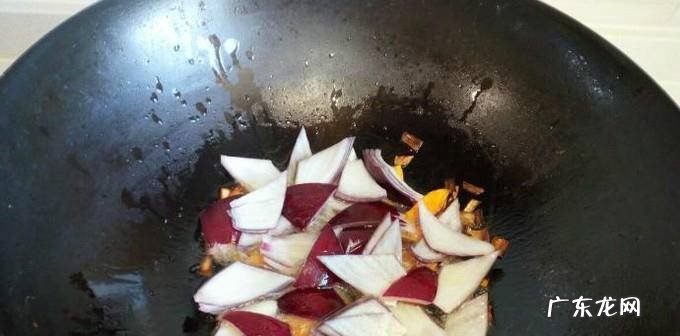 黄瓜圆葱炒鸡蛋的家常做法