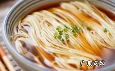 白胡椒面和黑胡椒面的区别 阳春面用黑胡椒还是白胡椒