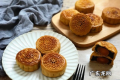 白莲蓉好吃还是黄莲蓉好吃 月饼白莲蓉好吃还是红莲蓉好吃