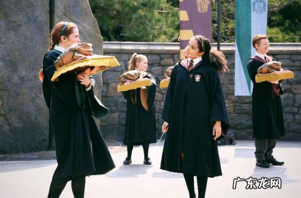 北京环球影城可以穿轮滑鞋吗