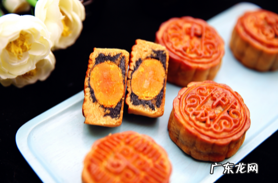 月饼回油是啥意思 月饼回油后颜色变深还是变浅