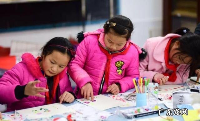 闪闪的星星像什么句子 闪闪的星星像什么