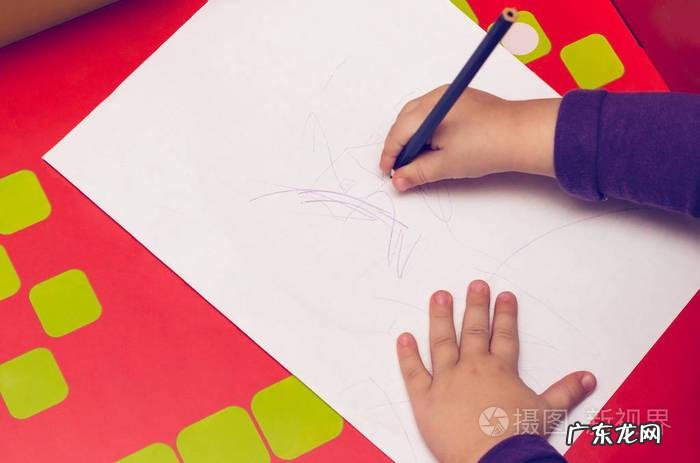 水彩笔弄到桌子上怎么去掉