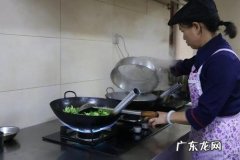 妈妈炒菜写一组连续的动作