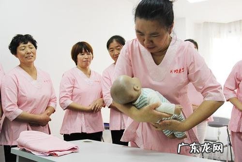 请月嫂的好处弊端都是怎样的 私人请月嫂的好处与坏处是什么