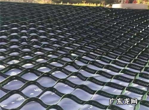 单向土工格栅和双向土工格栅有什么区别 土工格室与土工格栅有什么区别