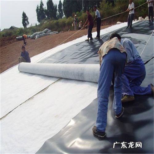 复合土工膜的施工规范 土工膜与混凝土怎么粘贴