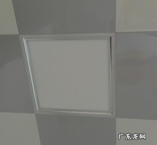 厨房扣板灯怎么换