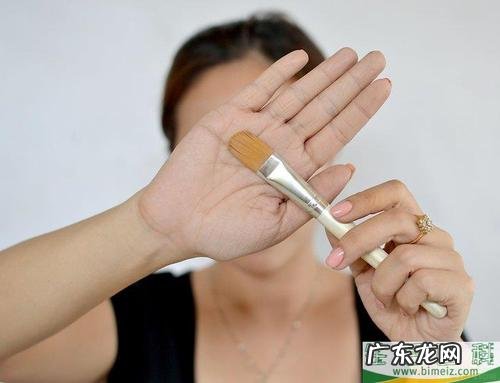 bb霜用手涂好还是用什么工具好呢