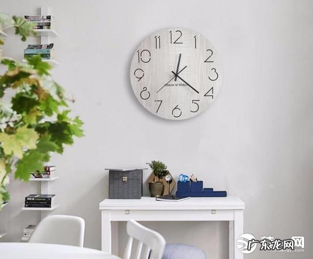 挂表摆放在客厅什么位置好 挂表放在客厅哪个位置好