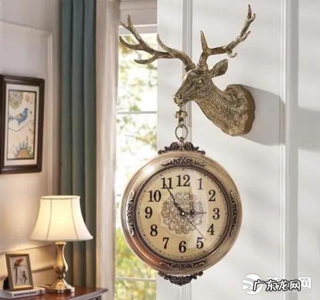 挂表摆放在客厅什么位置好 挂表放在客厅哪个位置好