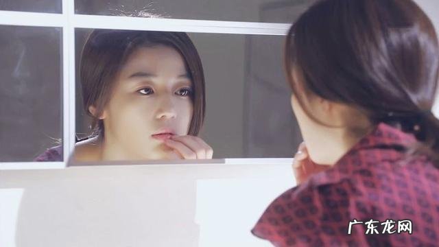 客厅的镜子放在哪里合适 客厅的镜子放在哪儿比较好