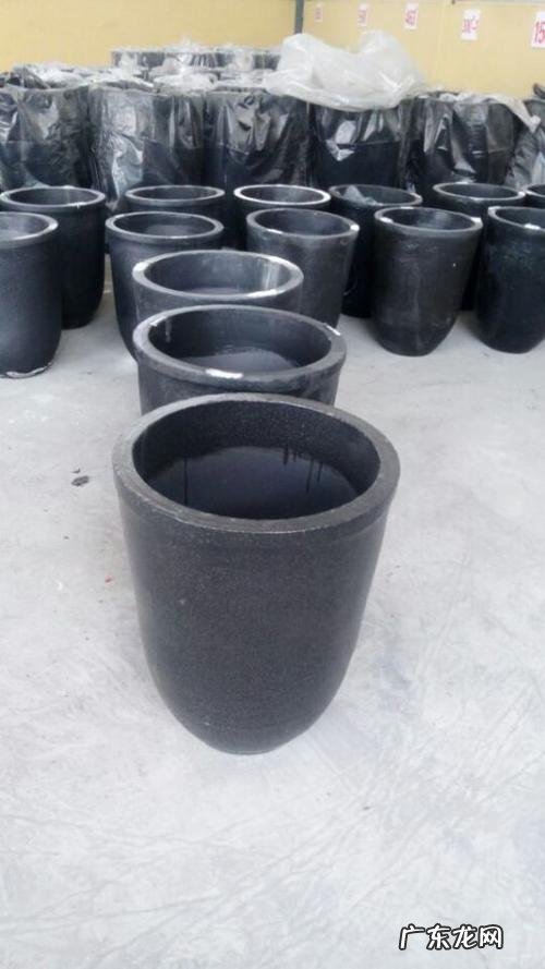 石墨坩埚高温煅烧后大量脱落是什么原因