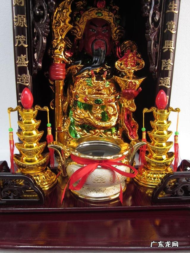 客厅里财神爷的摆放位置 财神爷放客厅什么位置
