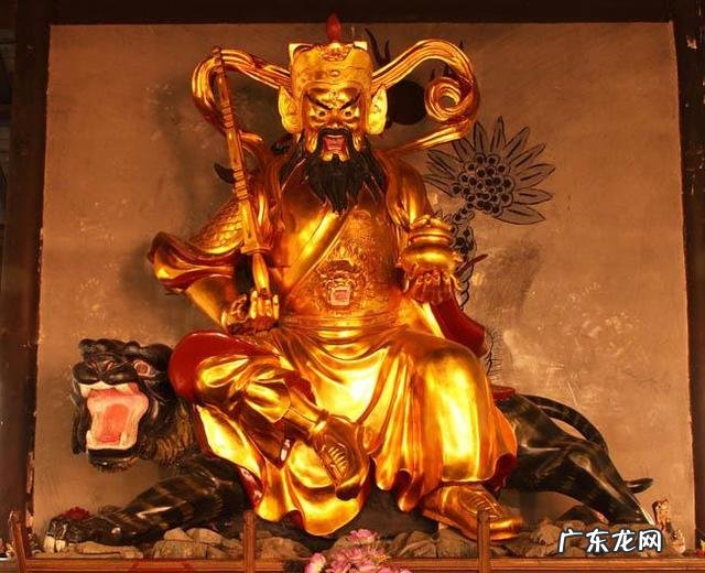 客厅里财神爷的摆放位置 财神爷放客厅什么位置