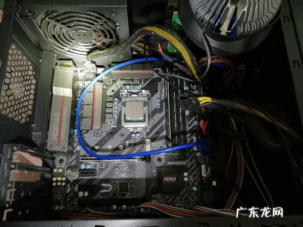 台式机维修教学按开机键风扇转一下就灭了怎么修