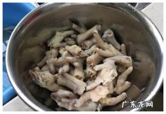 凉水焯鸡爪还是热水？很多人做错,难怪又硬又不脆!
