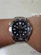 复刻海马300手表,表盘设计经典大气!