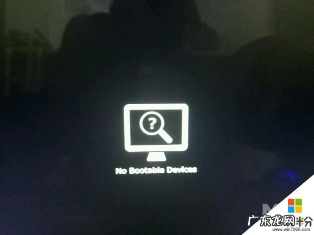 电脑一开机就显示三排英文怎么回事