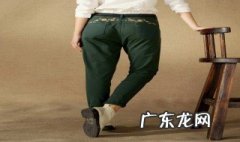 墨绿色裤子配柠檬黄上衣可以吗 墨绿色的裤子配淡蓝色上衣可以吗