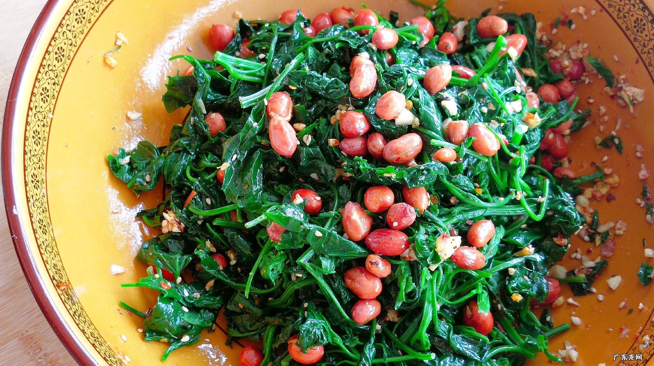 农村的灰灰菜千万别乱吃，把它晒干烧成灰有2大用途，谁用谁知道