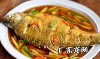 鲫鱼和黄花菜可不可以一起吃 鲫鱼汤能和黄花菜一起煮吗