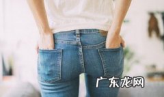 什么颜色的t恤配牛仔裤 什么颜色的t恤配牛仔裤好