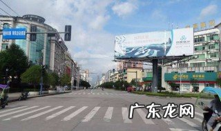 斜45度看哪个红绿灯 斜45度看哪个红绿灯视频