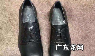 皮鞋下雨天穿着注意事项图片 皮鞋下雨天穿着注意事项