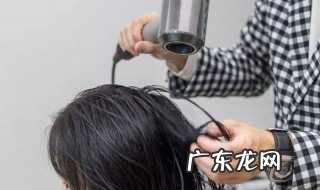 洗完头是自然干好还是吹干好 洗完头不吹干的危害