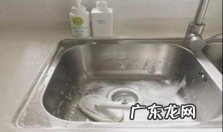 请问酒精可以去厨房的油渍吗 请问酒精可以去厨房的油渍吗?