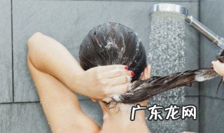 怎样洗头使头发变黑变多 怎样洗头可以让头发变黑