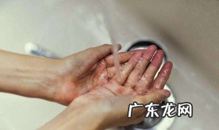 油性皮肤用开水还是冷水洗脸好 油性皮肤用开水还是冷水洗脸好呢