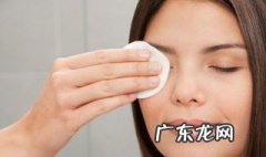 上了散粉之后脸上浮粉怎么办 上完散粉脸上还是黏糊糊