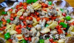 牛蛙加什么配菜好吃 牛蛙里加什么配菜