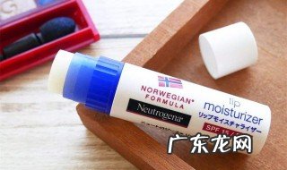 润唇膏可以涂着睡觉吗 润唇膏能不能用