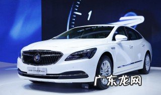 新车贴标志贴里面还是外面 新车内的标志位置怎么贴