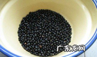 黑豆泡水后水变黑正常吗 黑豆泡水后水变黑正常吗能吃吗