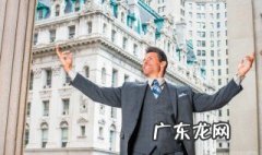 深蓝色西装配什么颜色的领带和领结好看？ 深蓝色西装搭配领带领结颜色推荐
