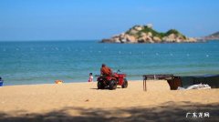 看海到哪里去旅游最好,到海边看海,享受沙滩、阳光和海水!