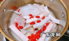 椰水炖排骨 排骨炖椰汁的功效