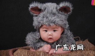 小孩出生怎么发喜讯 孩子出生怎么发信息报喜