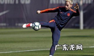 踢足球穿什么鞋子 踢足球穿什么鞋子舒服