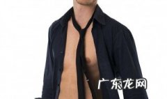 男士黑色风衣里面穿什么好看 男士黑色风衣里面穿什么