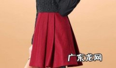 枣红色裙子怎么搭配 枣红色裙子配什么颜色上衣